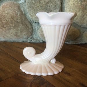 ✔️1950’s Rare Jeanette Glass Co. Pink Milk Glass Cornucopia Shell Bud Vase